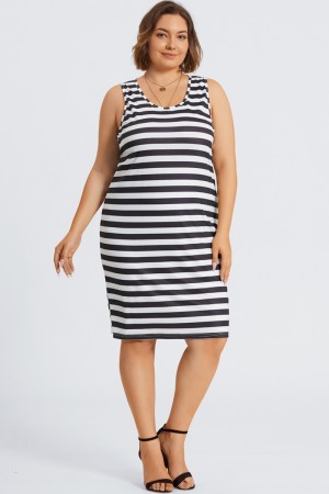 Plus Size Black ＆ White Stripe Midi Dress